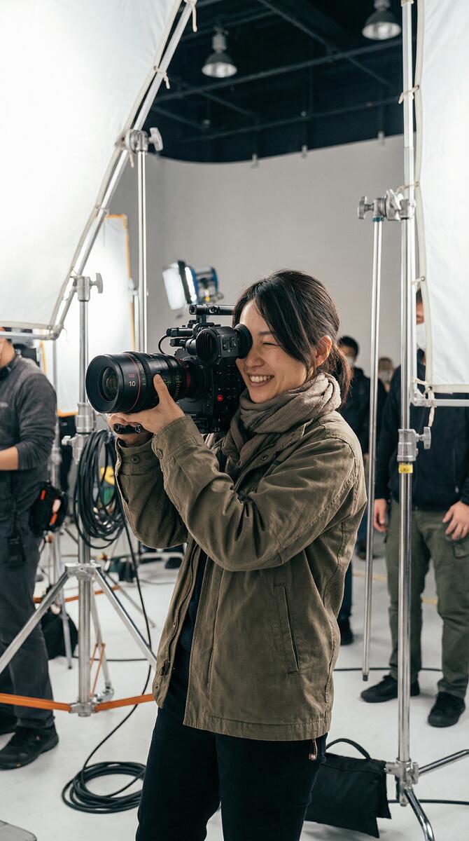 黄色仓库摄影师